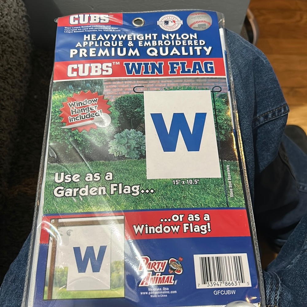 Chicago cubs win flag